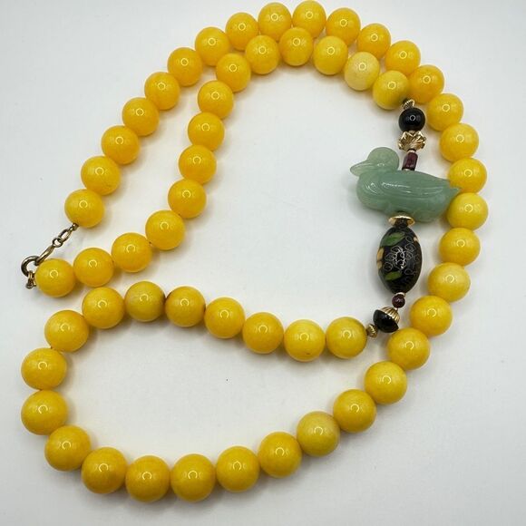 34" of yellow jade beads with accent green nephrite jade duck, necklace! - Picture 3 of 14